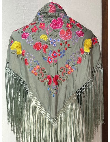 Mantón gris oliva claro con clavel amarillo