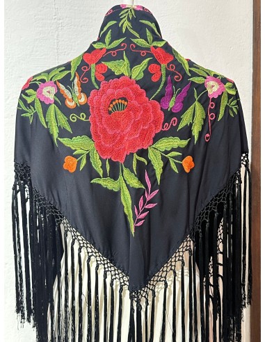 Mantón negro con flor grande
