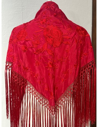 Mantón rojo al tono